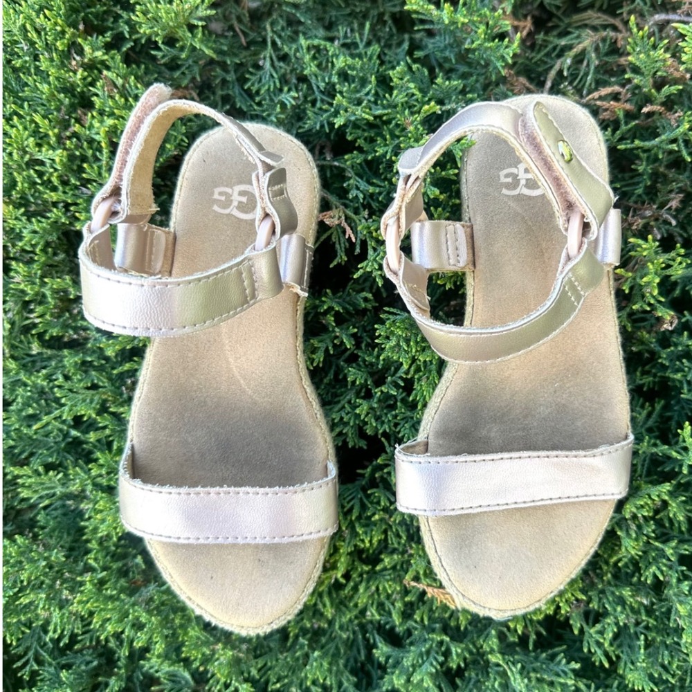 UGG Kids Rynell Sandals Metallic Rose Gold Ankle Strap Sandals Toddler‎ Size 10